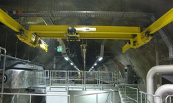 Untergurtlaufkran mit Elektrokettenzug in Abwasserreinigungsanlage