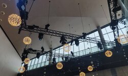 Elektrokettenzüge tragen Traversen mit Beleuchtung