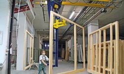 Transport von Fensterrahmen mittels Regalbediengerät
