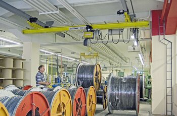 Transport von Kabelrollen mit Laufkran
