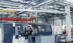 Säulendrehkran mit Elektrokettenzug GP für die Maschinenbeschickung