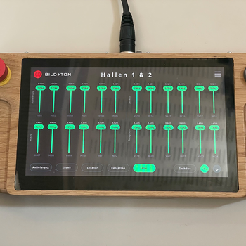 Sämtliche Befehle erteilt der Rigger über den kundenspezifischen Touch-Controller.
