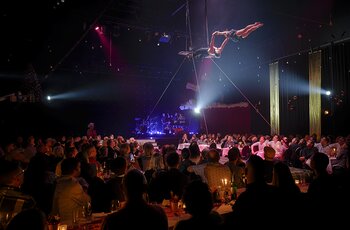 In der modernen Veranstaltungshalle des Zirkus Monti finden zahlreiche Veranstaltungen statt, darunter Monti's Varieté und Monti's Kulturtage.