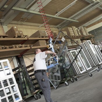 Die Glasscheiben können während des Hubvorgangs gedreht werden