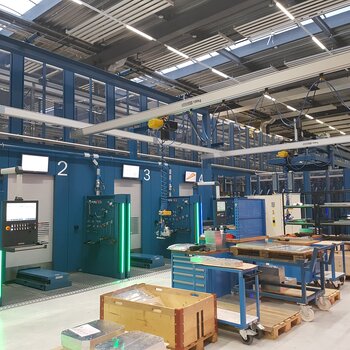 Kransystem mit Elektrokettenzug und Vakuumheber