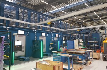 Kransystem mit Elektrokettenzug und Vakuumheber