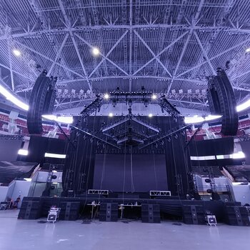 In der SM Mall of Asia Arena fanden in letzter Zeit mehrere Grossveranstaltungen statt, darunter Konzerte von Maroon 5 sowie der indonesischen Singer-Songwriterin NIKI.