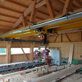 Das Hubwerk, ein Elektrokettenzug GP1600 befindet sich zwischen den beiden Kranträgern. 