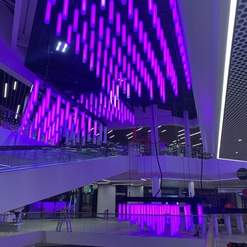 Das Atrium des Einkaufszentrums Volkiland erhielt im November ein neues Beleuchtungssystem