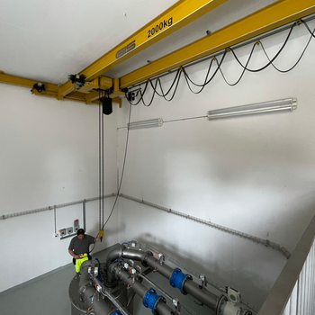 Kransystem im Einsatz für jährliche Service- und Wartungsarbeiten