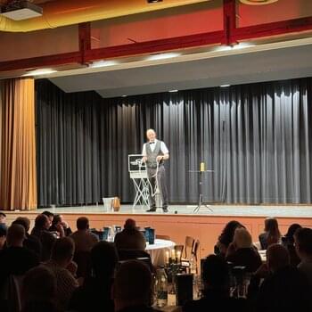 Le divertissement a été assuré par un spectacle du magicien Ron Bertolla. 