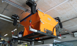 Elektrokettenzug LP d8+ zum Halten von Container ueber Personen