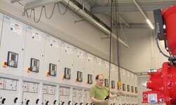 Leichtkransystem in Maschinenraum für das manuelle Verschieben von Güter