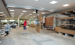 Kransystem ist mit Vakuum-Handlingsystem ausgerüstet für den Transport von Holzplatten