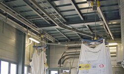 La grue est utilisée pour le transport de marchandises dans la production alimentaire.