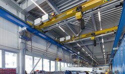 hallenkran mit 2 synchronen elektrokettenzügen und funksteuerung