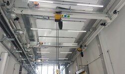 Das elektrisch betriebene kransystem wird mittels funksteuerung bedient