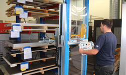 Kransystem zum Heben und Verschieben von Metallplatten